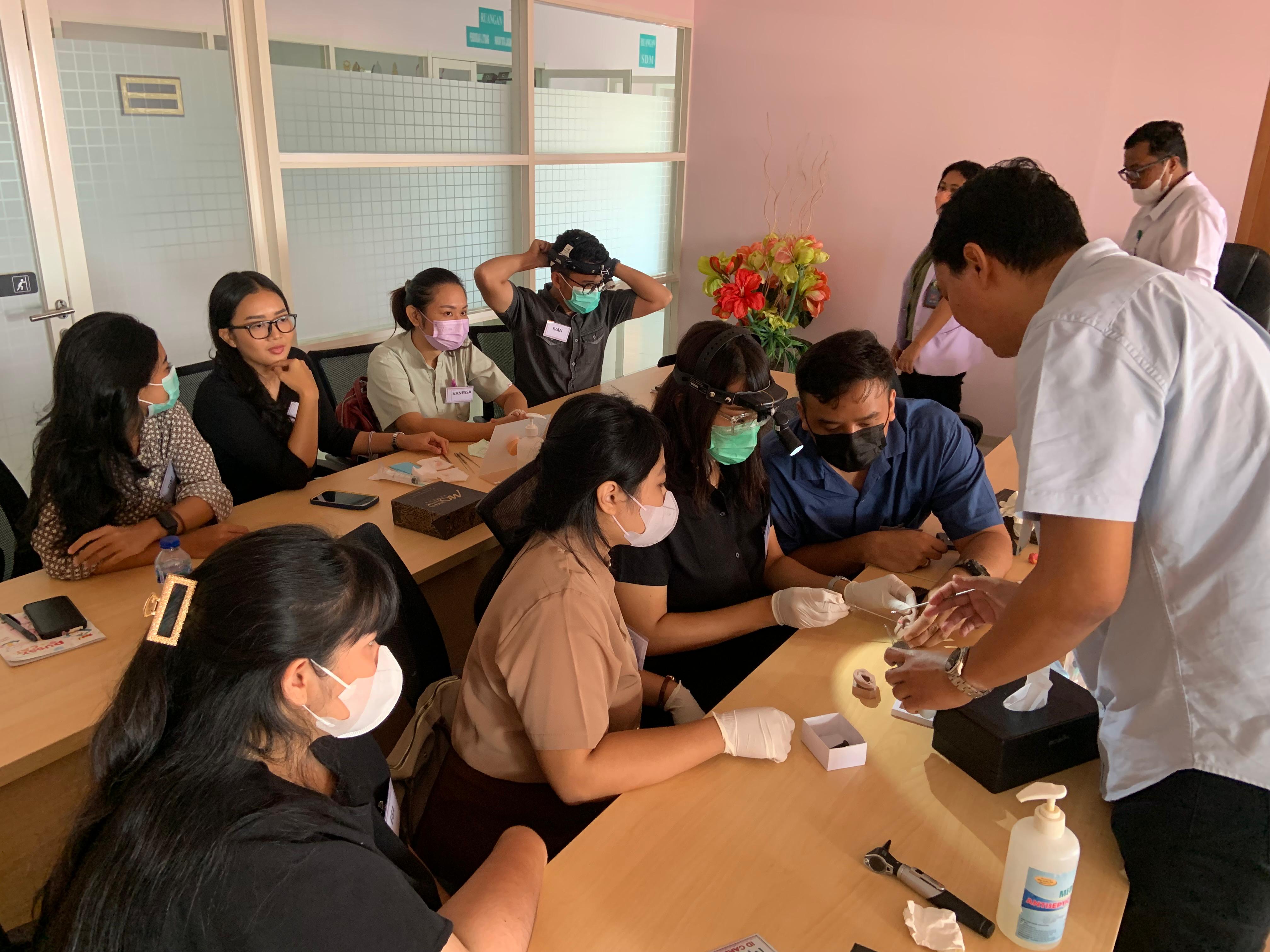 RS UNUD Selenggarakan Pelatihan Irigasi Telinga dan Ekstraksi Serumen