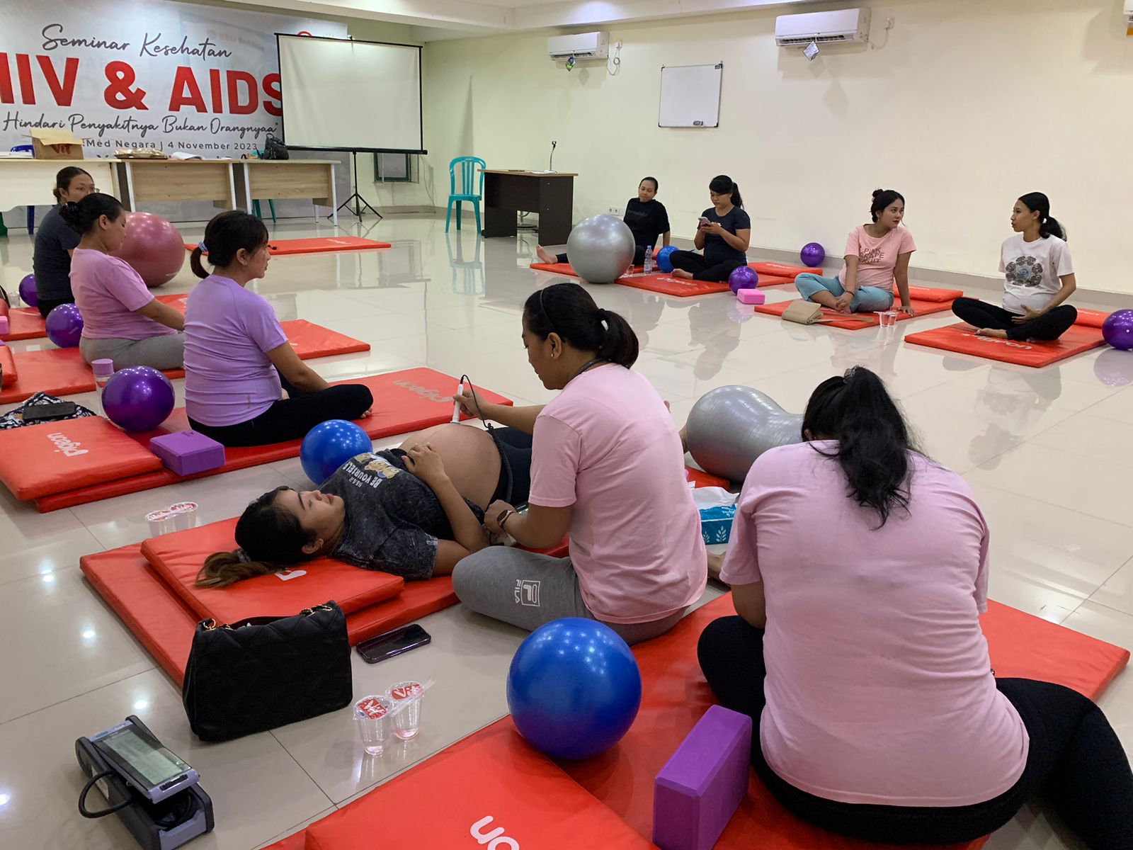 Kegiatan Prenatal Yoga | RSU. BaliMed Negara